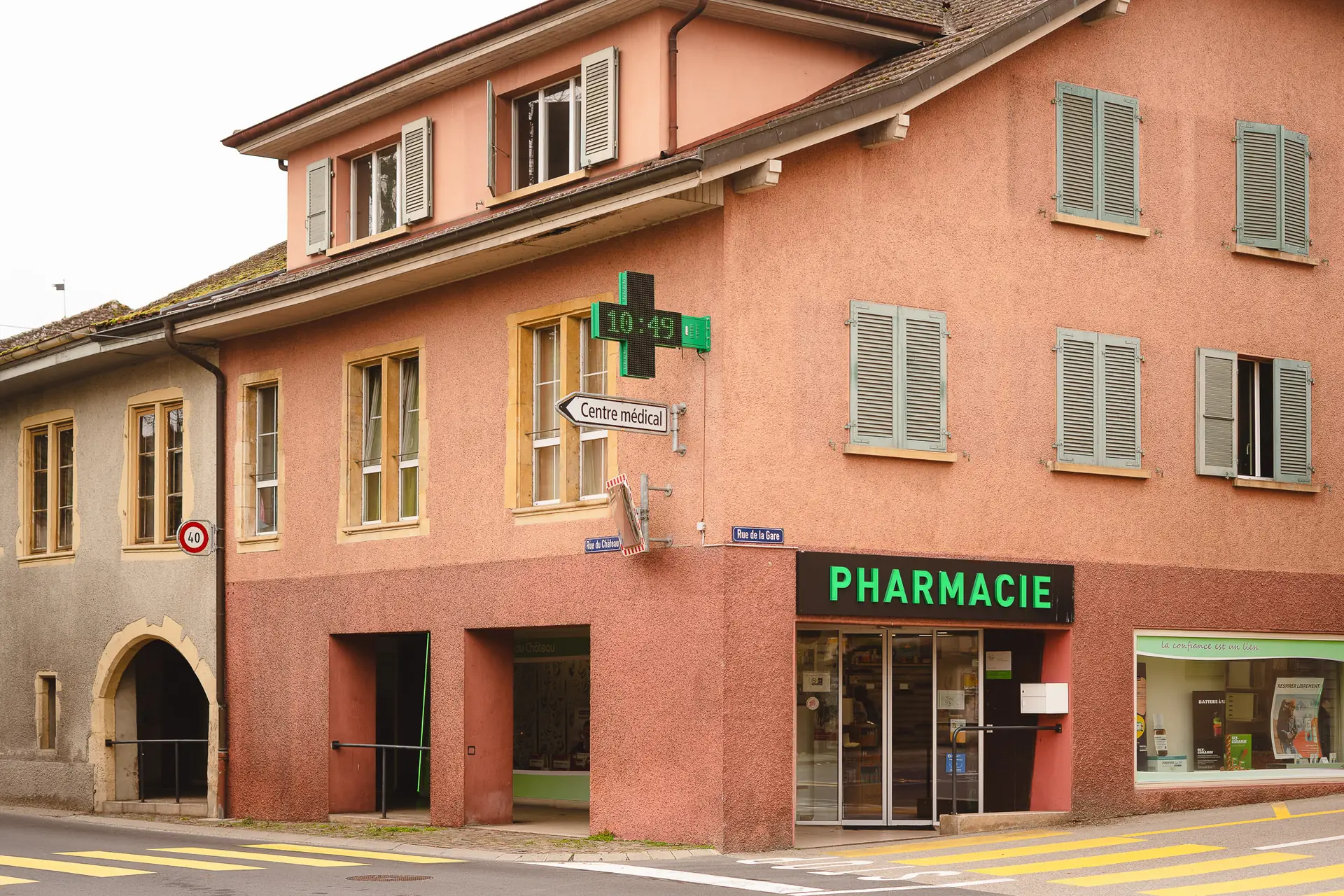 Façade de la Pharmacie du Château à Bevaix